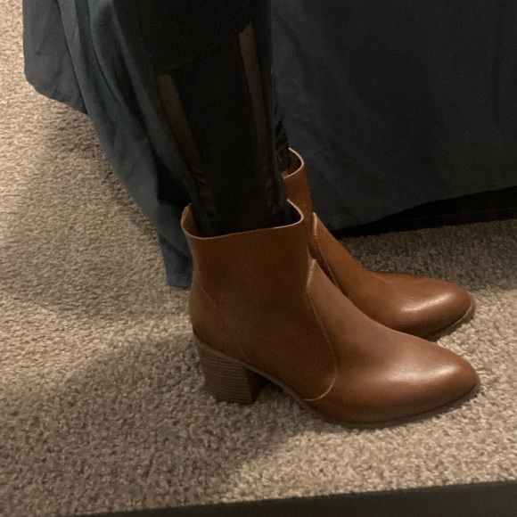 Universal Thread Brown Bootie - Picture 2 of 2